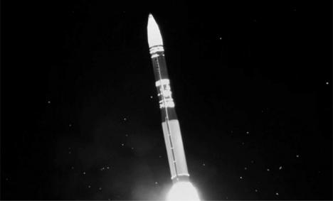 EE. UU. apuesta por la superioridad en el ámbito de las armas nucleares estratégicas y Macron se apunta a la carrera de armamientos