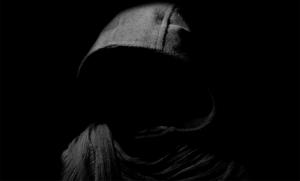 Más Allá de la Bipolaridad: Deconstruyendo el Teatro Ideológico de la Tecnocracia Globalista (I)