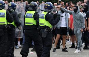 Disturbios masivos en el Reino Unido: Nuevas cárceles para disidentes y nuevos focos de protesta. Una situación insostenible. Análisis