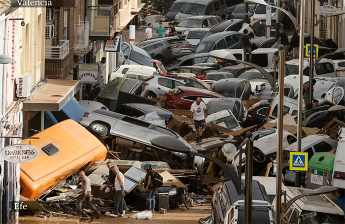 Desastre en Valencia: Quienes tienen la culpa de la tragedia culpan al calentamiento global. Recuerda: Solo el Pueblo salva al Pueblo. Análisis