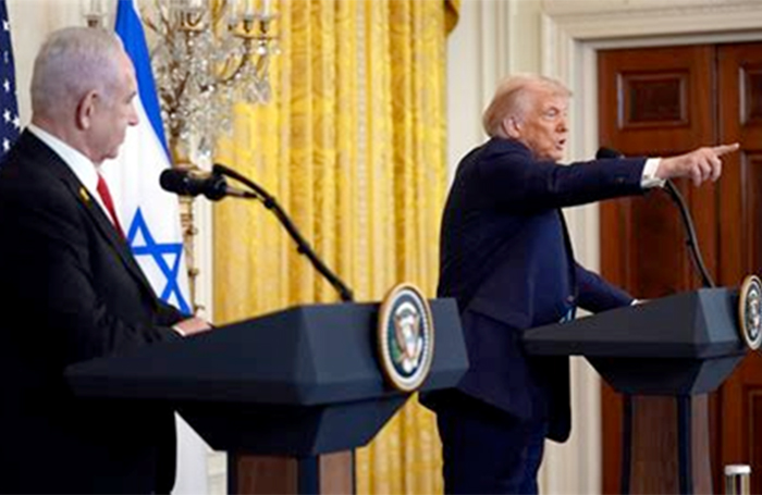 El memorándum de “máxima presión” de Trump: ¿EEUU primero? Más bien Israel primero. Trump queda como un bufón de Netanyahu. Análisis