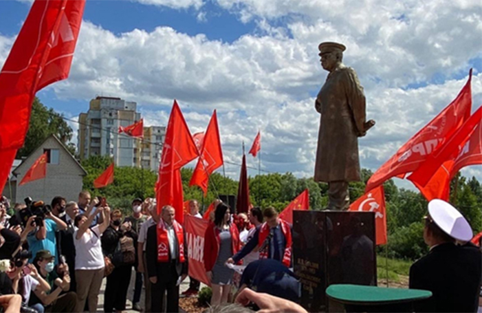 Stalin vuelve a las calles rusas: Putin instala cien monumentos del líder soviético
