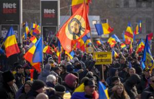 Protestas en la capital rumana acaban en choques violentos con la Policía tras el golpe antidemocrático del régimen proUE