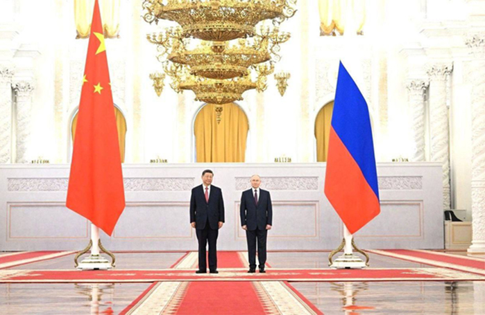 Cumbre mundial en la “aislada” Rusia mientras la UE está rabiosa. Xi Jimping y Putin forjan una alianza cada vez más férrea. Análisis