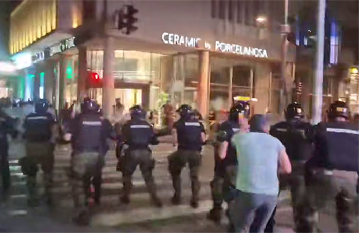 Belgrado vuelve a sacudirse por disturbios masivos
