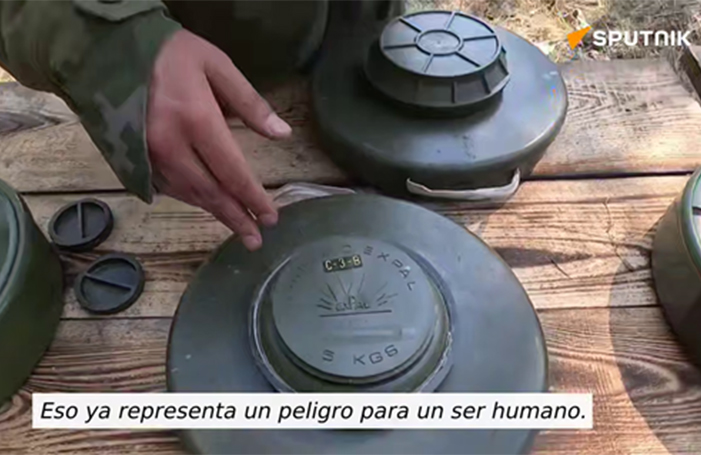 Noticias de las cloacas: Militares rusos muestran minas españolas prohibidas por la Convención de Ginebra, colocadas por las FFAA de Ucrania