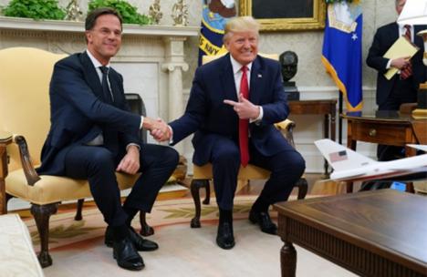 Llegó el “ultimátum” de Trump y la montaña parió un ratón. En la imagen los dos tipos más ridículos del planeta. Y los europeos a pagar. Análisis