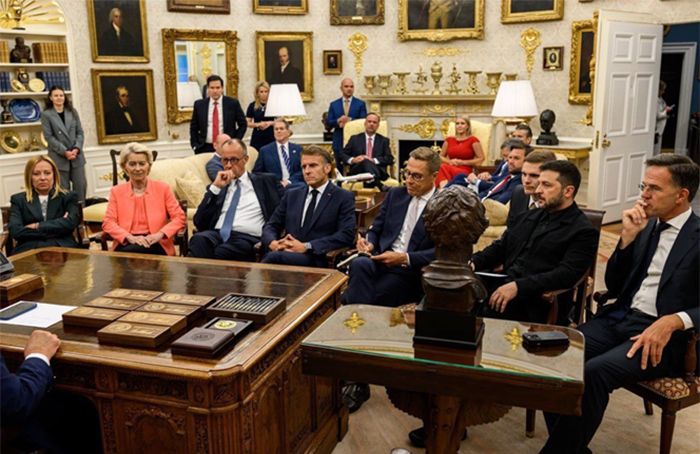 La Casa Blanca parecía un entierro: Trump acogió a sus acobardados vasallos por partes, después llamó a Putin y… esto fue todo. Análisis