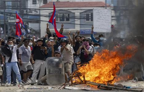 «La revolución de los zoomers» en Nepal: ¿por qué ocurrió realmente? ¿Quién está detrás?