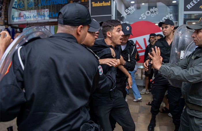 La violencia se intensifica en Marruecos con intentos de asalto a comisarías y cuarteles que se cobran 3 muertos