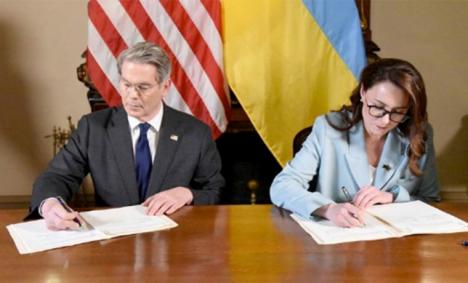 Las perjudiciales declaraciones de Scott Bessent ahondan la distancia entre Washington y Moscú. Y hay que sumar las insidias de Londres