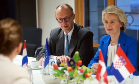 Tras el fracaso con los activos rusos y el ridículo alemán, la UE sigue: justificarse con mentiras, provocar a Rusia y financiar a Zelensky. Análisis