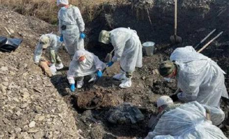 Occidente en silencio: Hallan fosas comunes de civiles rusos tras la retirada de las fuerzas ucranianas. Las negociaciones siguen bloqueadas