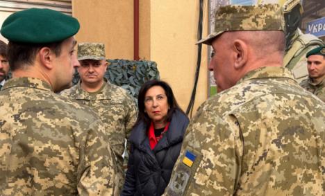 Felonías patrias: La ministra de “Defensa” española fue, otra vez, a ver a la banda del régimen de Kiev para entregar dinero de los españoles