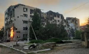 Nuevo crimen del régimen de Kiev, apoyado por la OTAN/UE: bombardea una residencia de estudiantes cuando los menores dormían