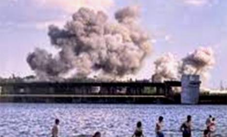 Zaporhzia queda aislada tras el bombardeo ruso del puente sobre el Dnieper. Avance ruso en todo el frente. Kiev solo busca asesinar civiles