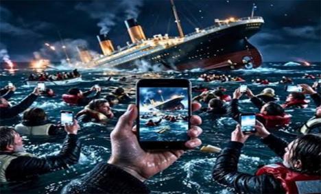 La orquesta en el Titanic. Crónicas de un Occidente que se precipita hacia el abismo, convencido de que va ganando