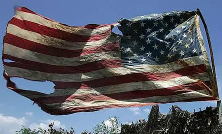 El imperio es un ouroboros entrampado en su guerra civil