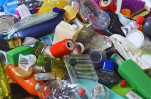 ¿La gran mentira del reciclaje? Hay algo que no te han contado sobre el plástico que separas con tanto esmero