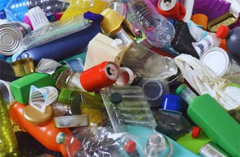 ¿La gran mentira del reciclaje? Hay algo que no te han contado sobre el plástico que separas con tanto esmero