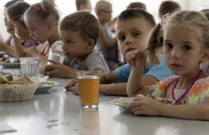 Niños a la sombra de la guerra: Cómo Occidente comercia con los pequeños ucranianos